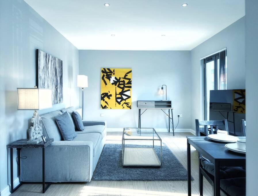 Апартаменты New Luxurious And Business Apt Суонси Экстерьер фото