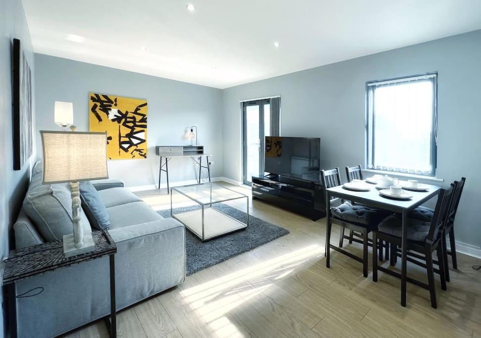 Апартаменты New Luxurious And Business Apt Суонси Экстерьер фото