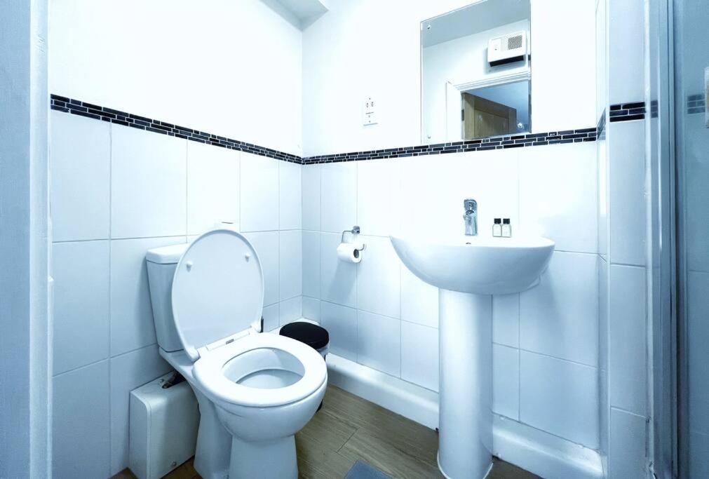 Апартаменты New Luxurious And Business Apt Суонси Экстерьер фото